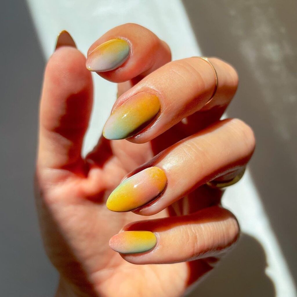 Ongles dégradés aux couleurs pastel