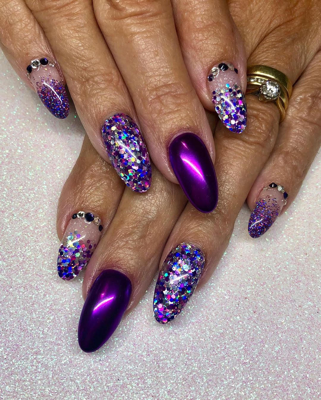 piñata ongles chromés violets