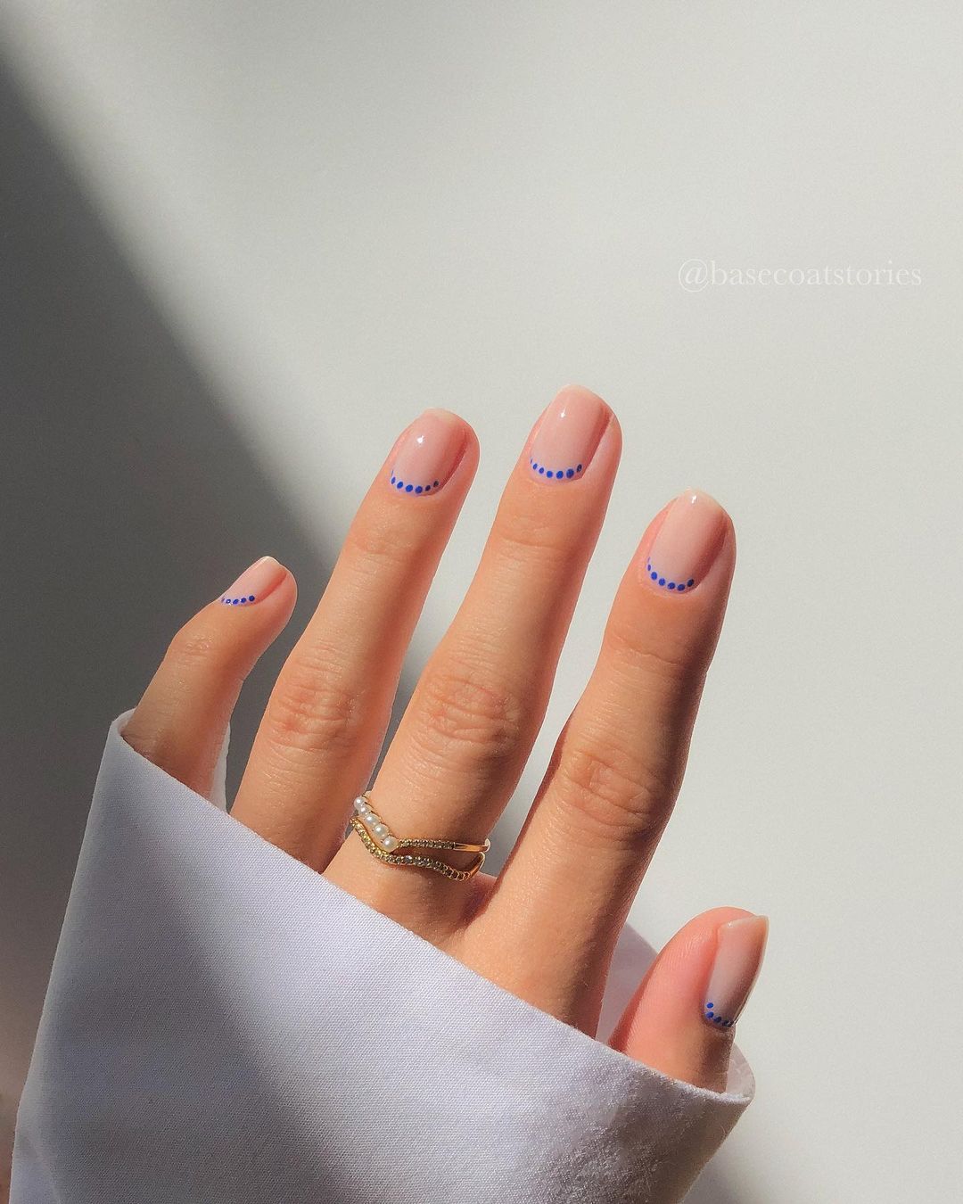 piscina de unhas minimalistas