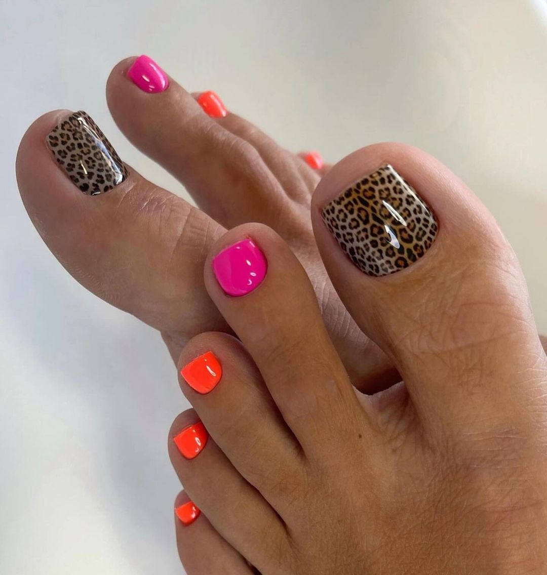 purr-fect fall-colored toenails