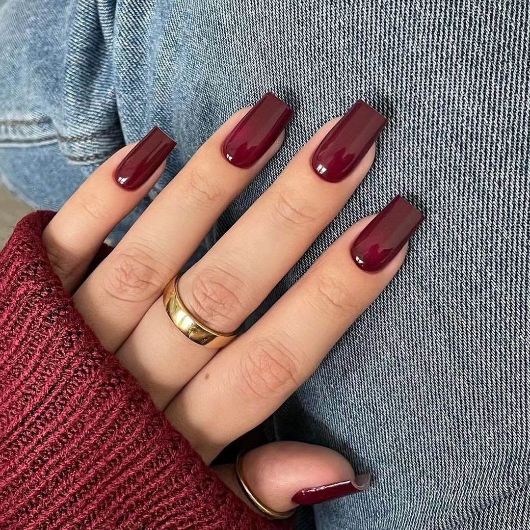 queen burgundy trendy gel nails