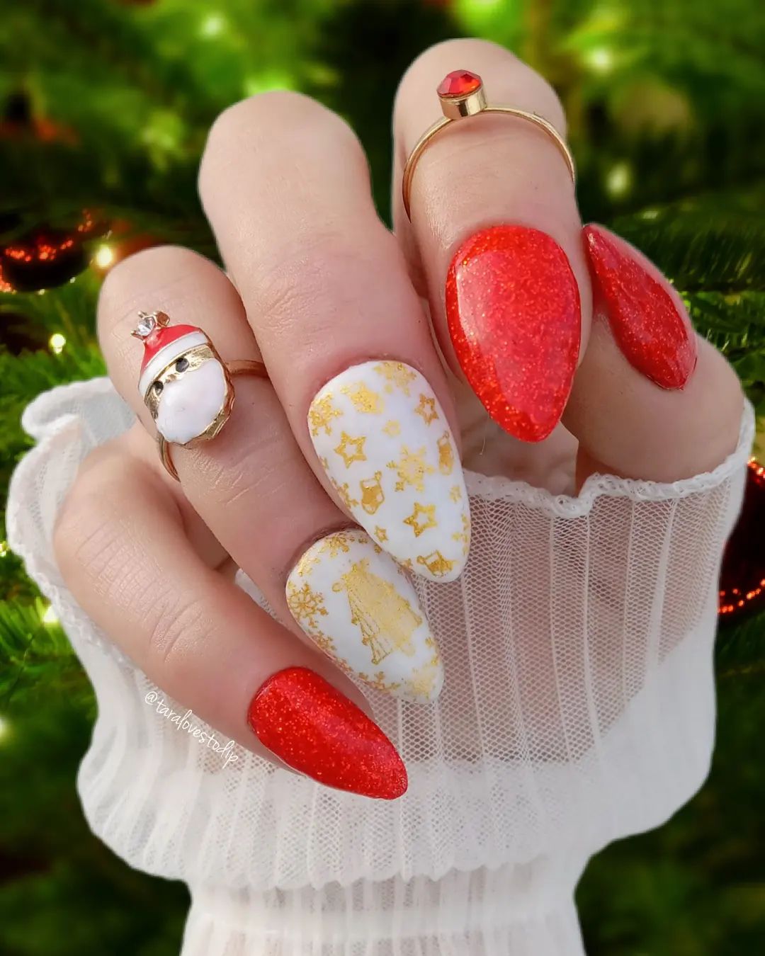 uñas estampadas en rojo y blanco