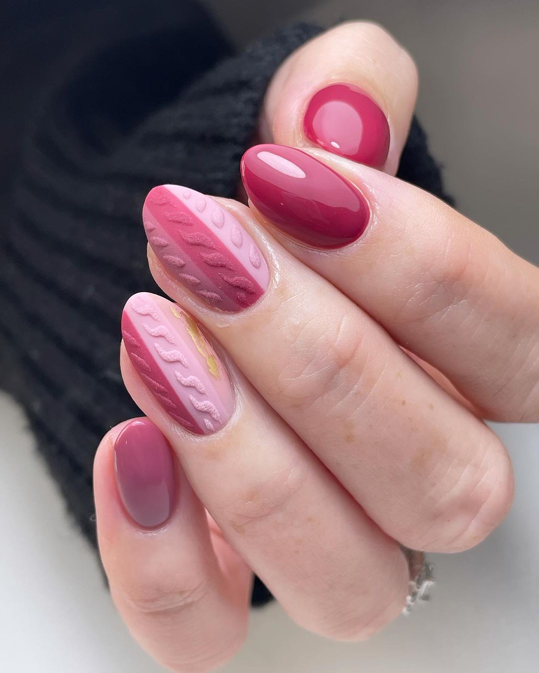 Ongles de chandail d'automne en tricot rosé