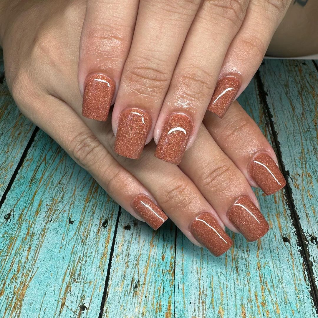 uñas acrílicas brillantes de otoño