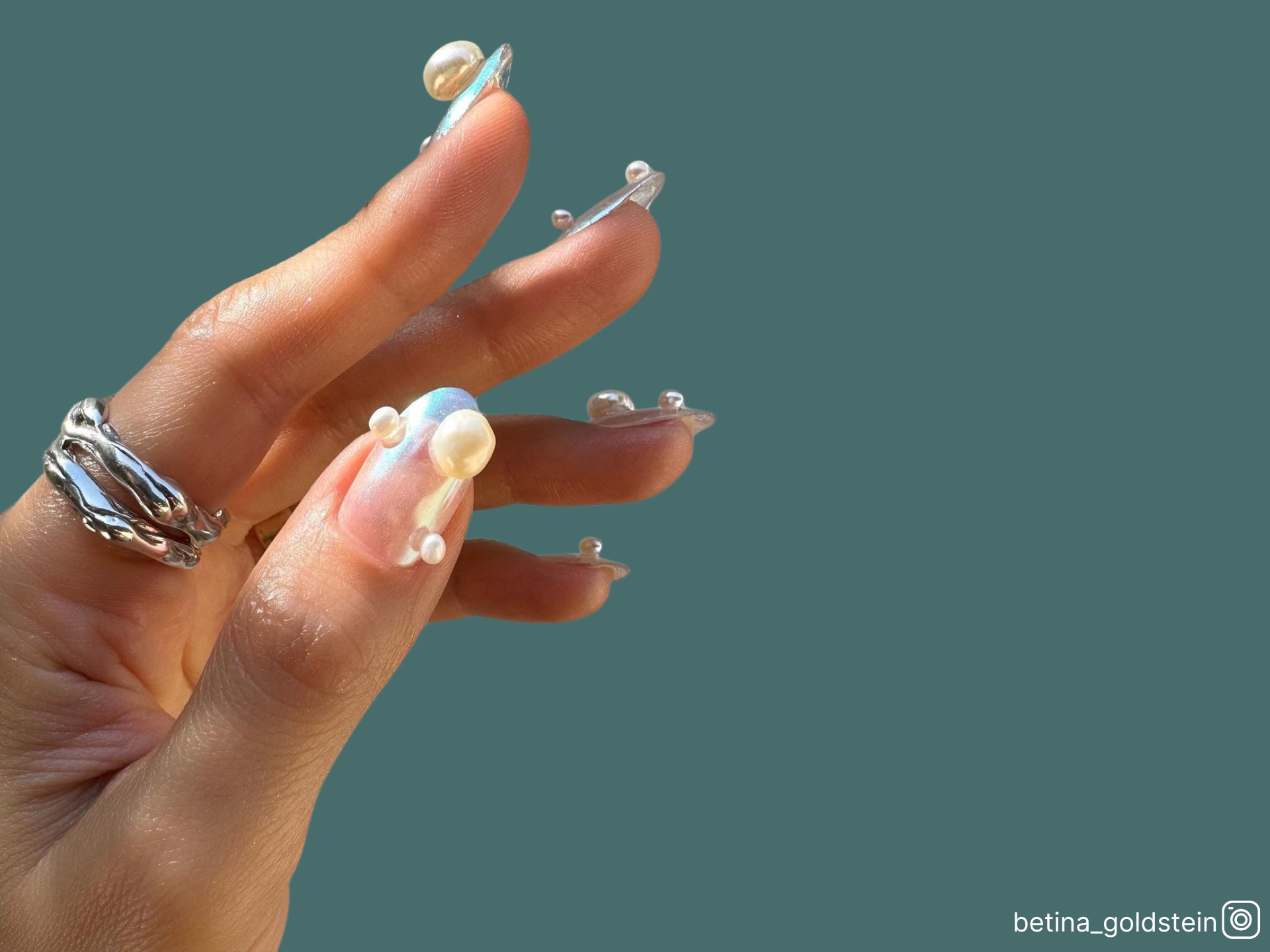 Ongles en perles