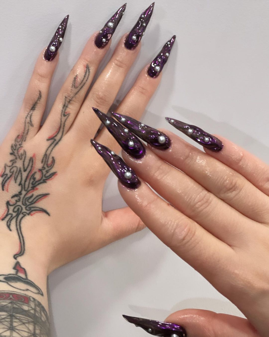 stiletto witch púrpura cromado uñas