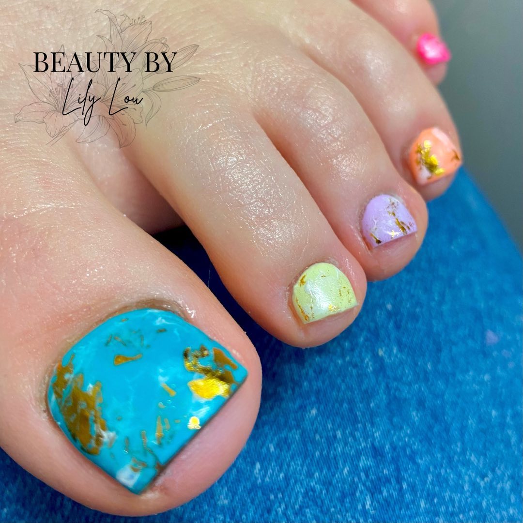 summer marble gel toenails