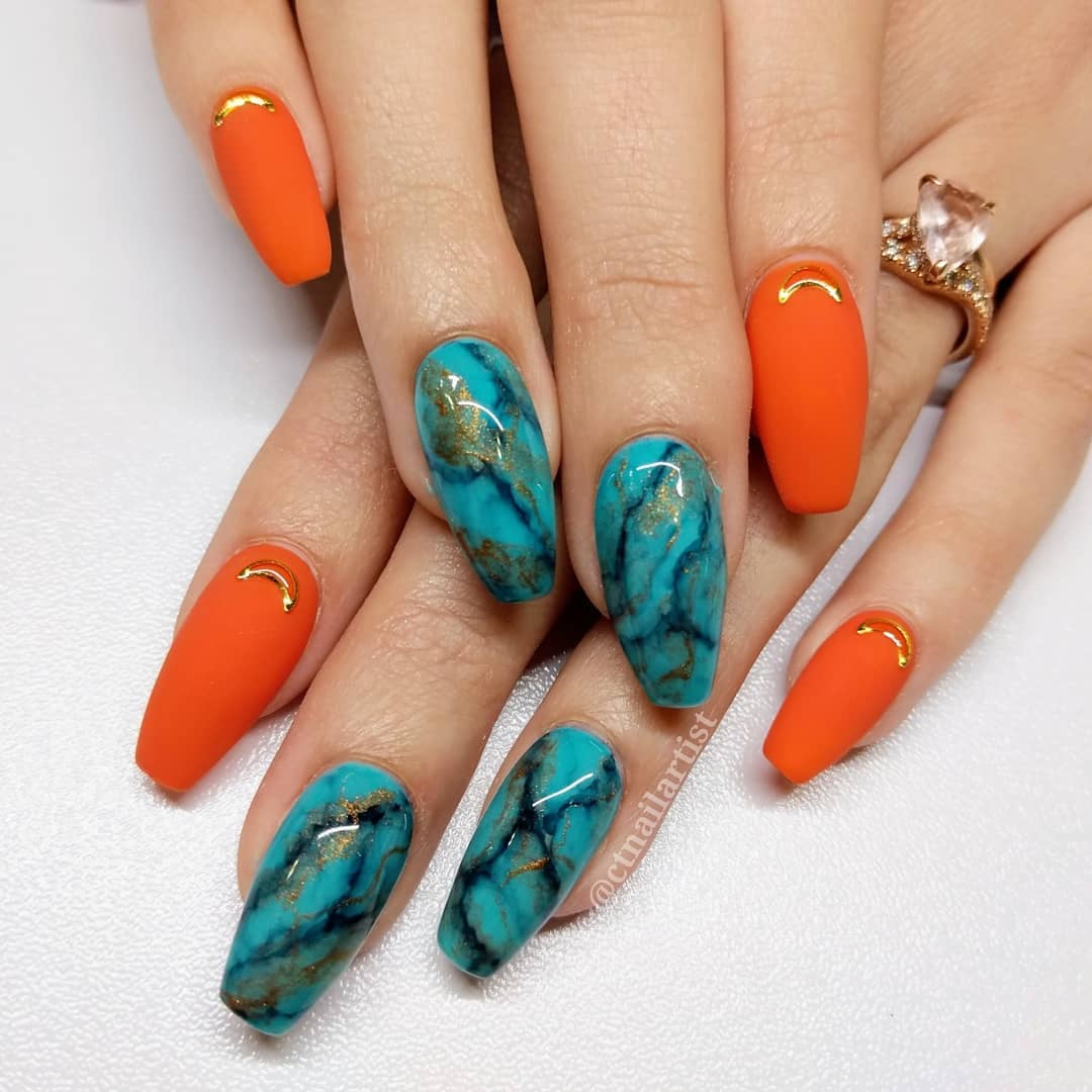 ongles célestes terracotta et turquoise