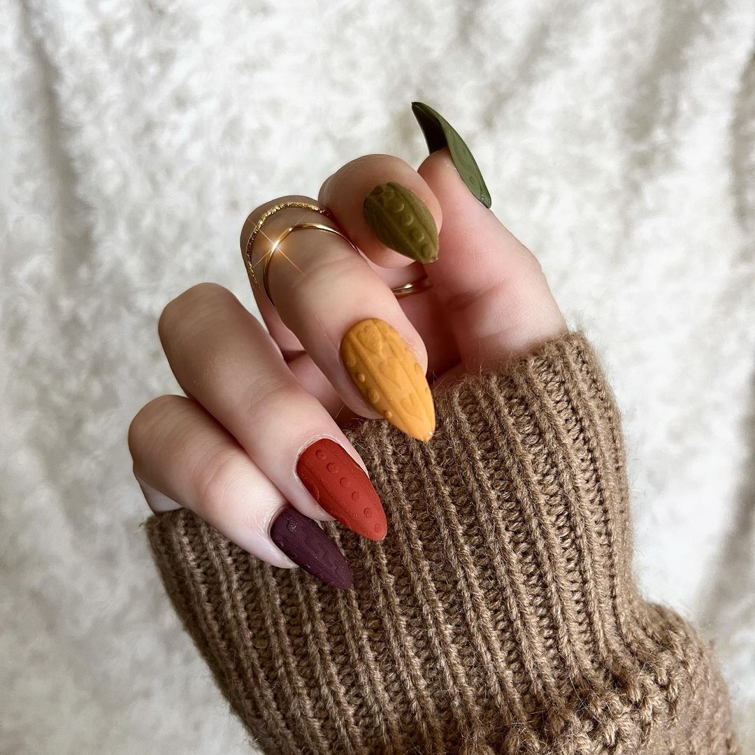 le changement de feuilles le pull d'automne les ongles