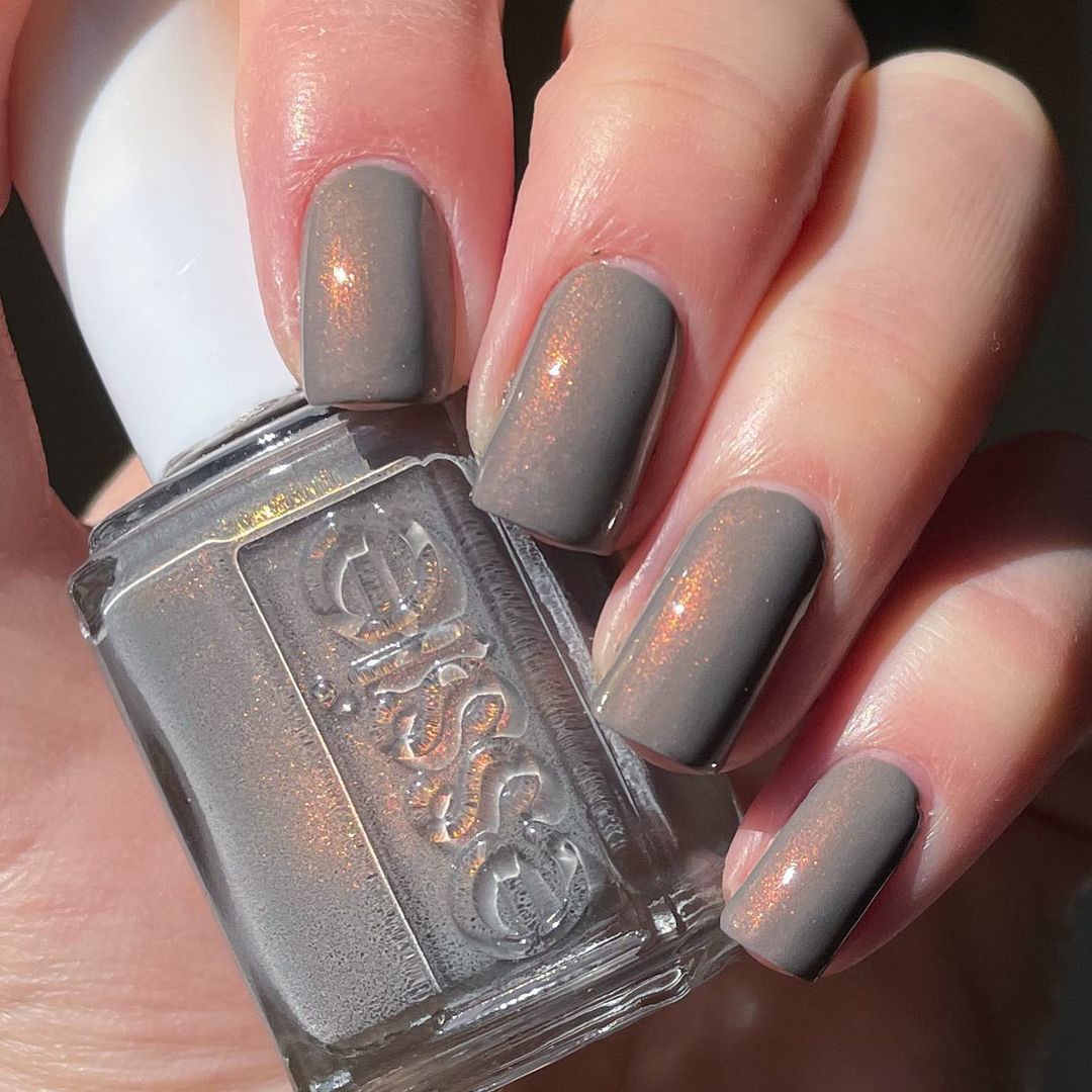 soleil chaud ongles gris