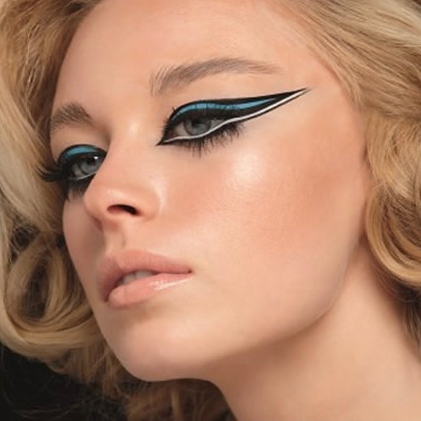 winged eyeliner makeup idea