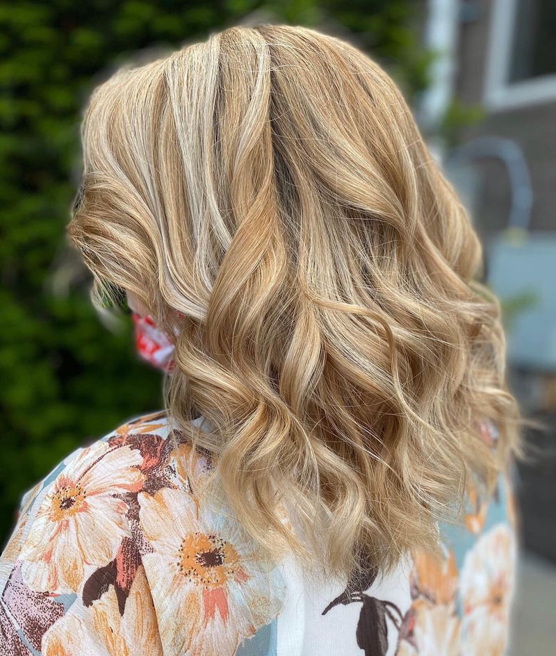 Balayage caramelo em cabelo louro