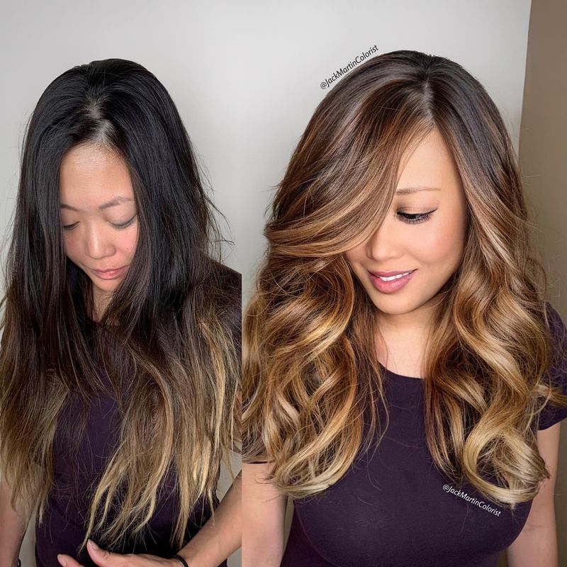 Balayage caramelo com raízes naturais