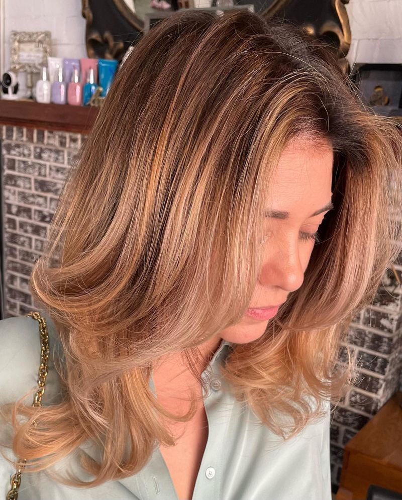 Balayage em caramelo e ouro rosa