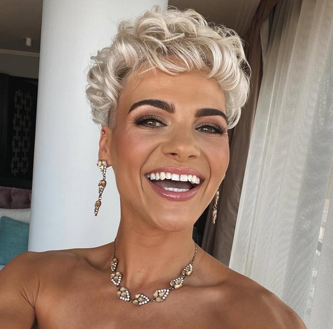 30 Stylish Undercut Pixie Cuts You’ll Be Dying To Try Now