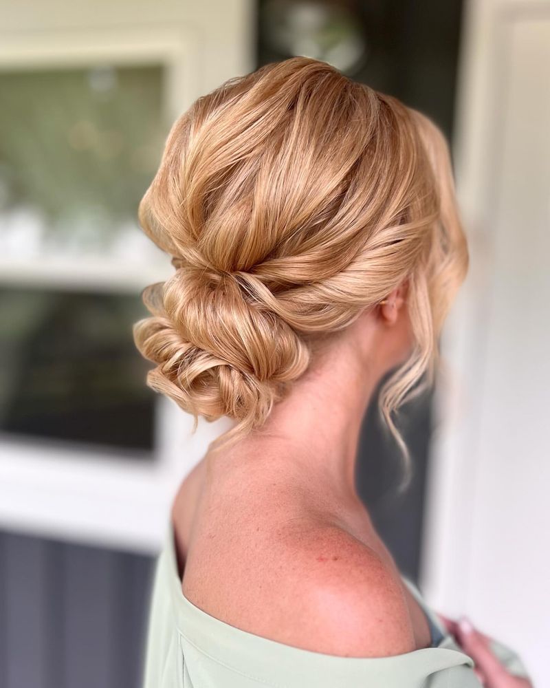 Chignon elegante con riccioli