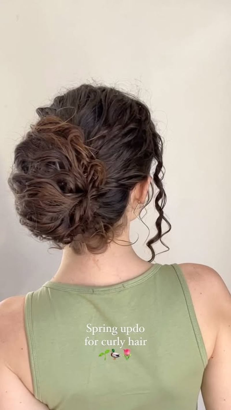 Elegante chignon riccio