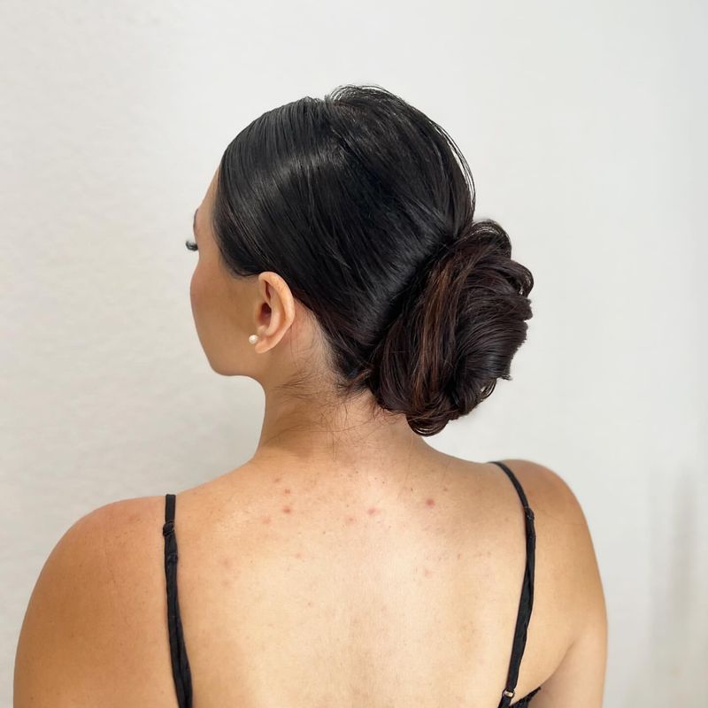 Chignon laterale femminile