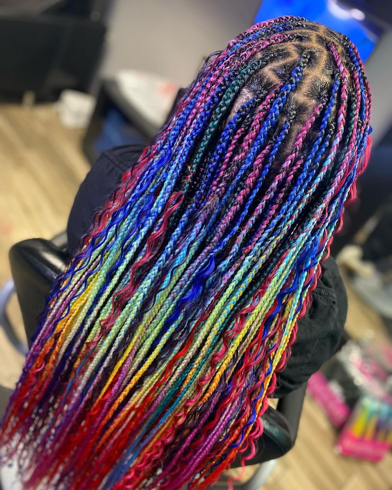 Trenzas sin nudos con los colores del arco iris