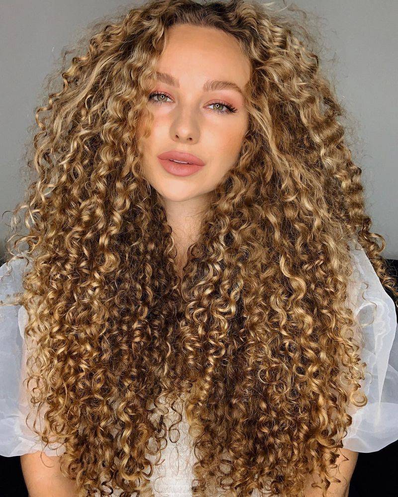 Natural Curls with Highlights