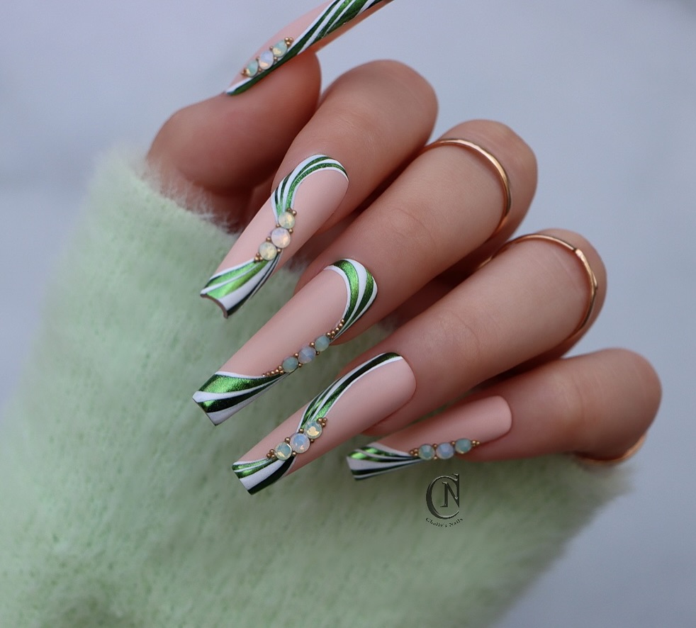 peppermint holiday nails