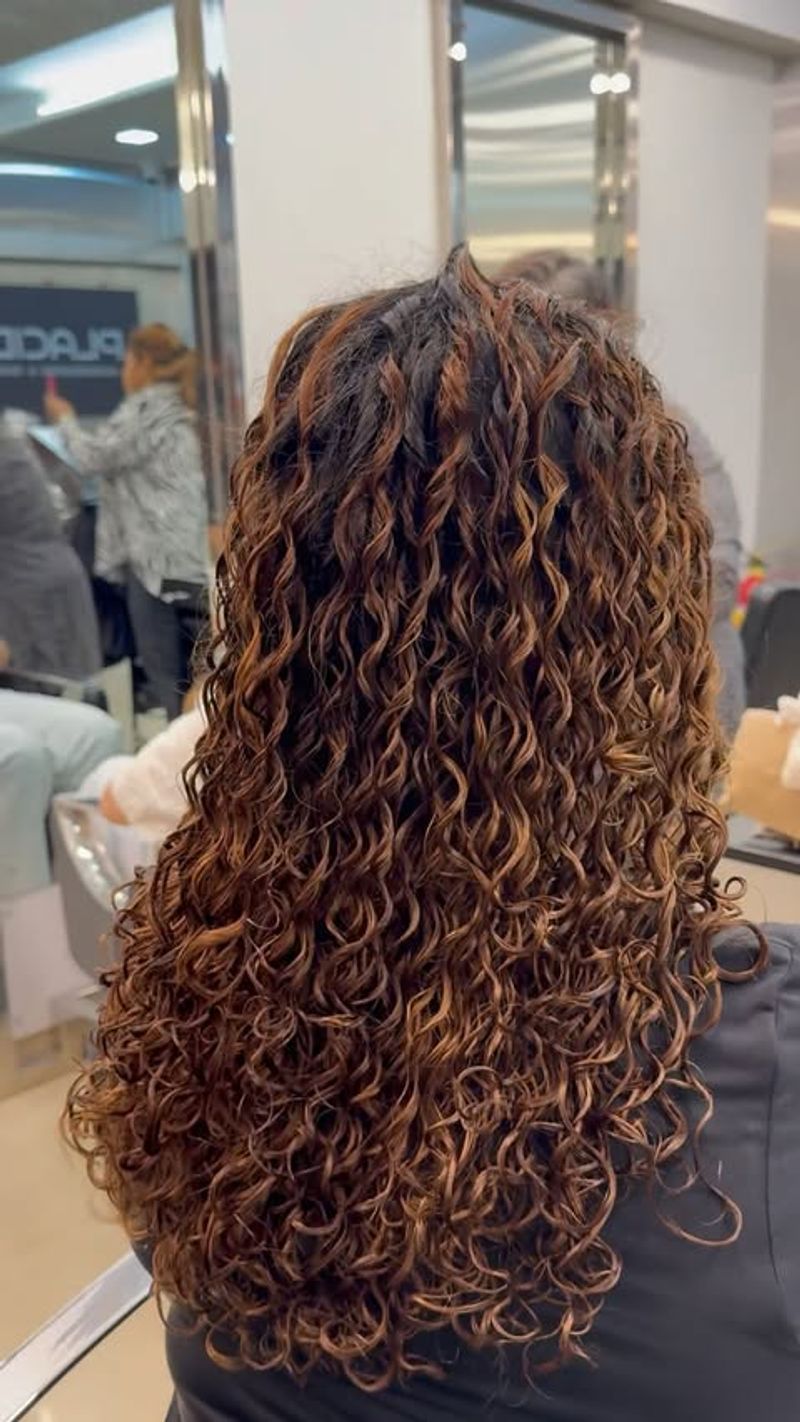 Cabello permanentado con mechas