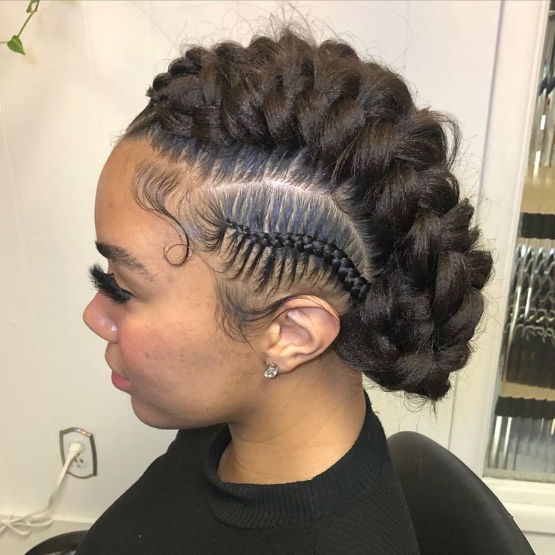 Penteado com tranças realista