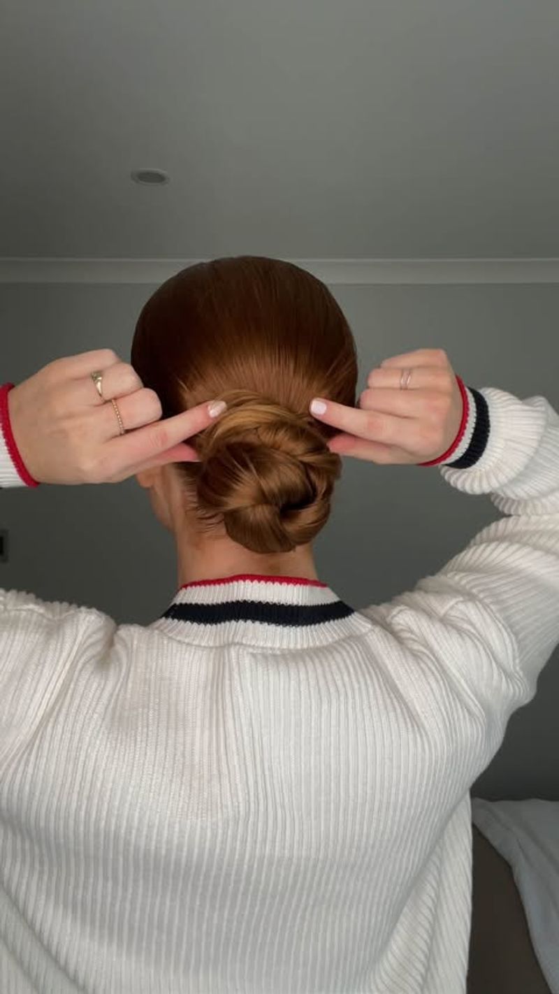 Chignon semplice con nodo