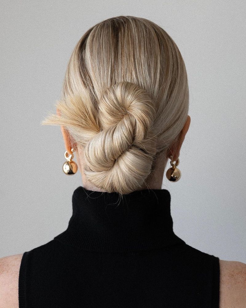 Uno chignon basso elegante