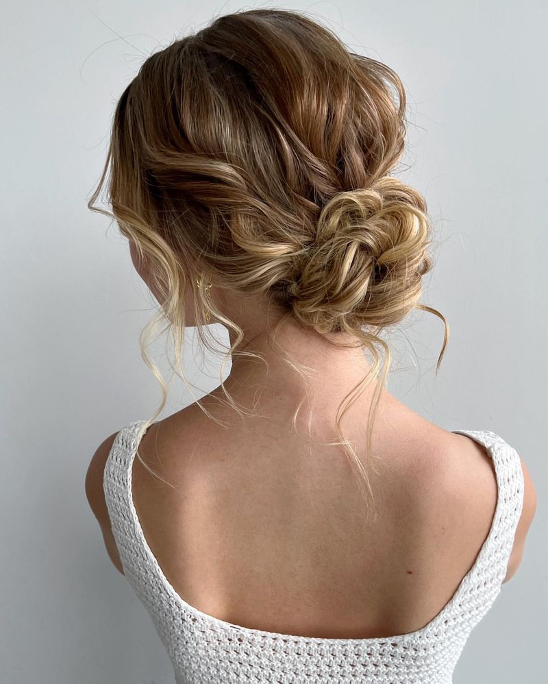 Uno chignon basso elegante