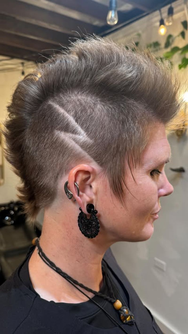 Pixie undercut spigoloso