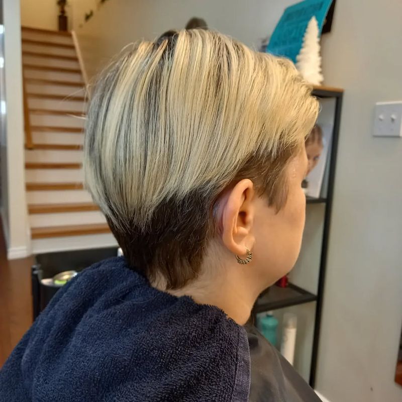 La coupe courte Edgy Undercut Bob