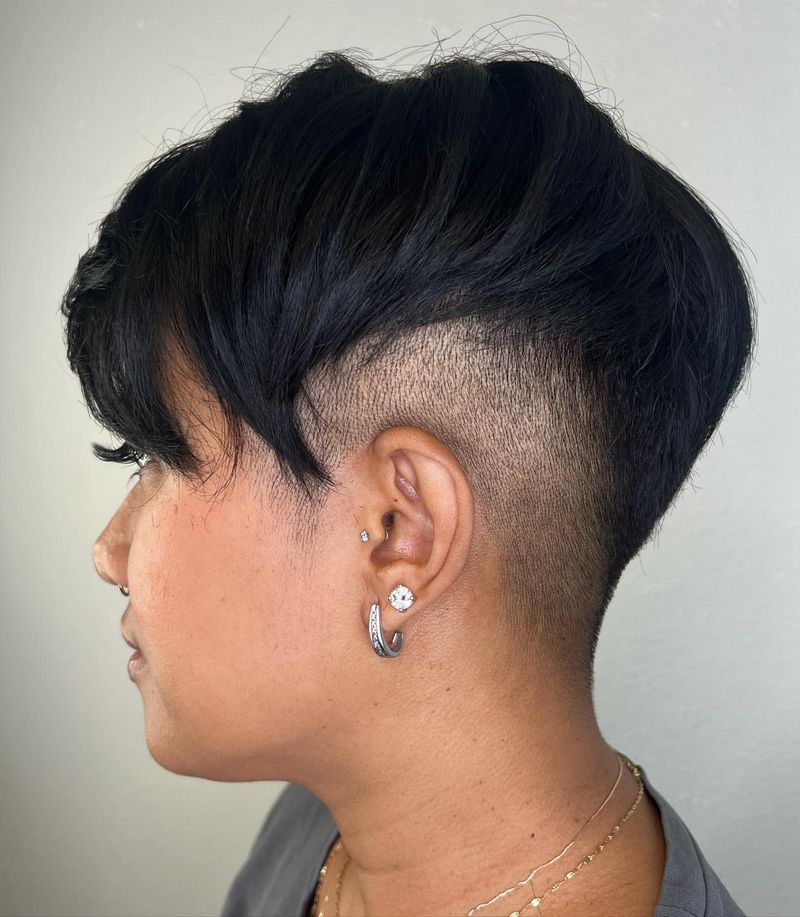 Pixie undercut con frangia lunga