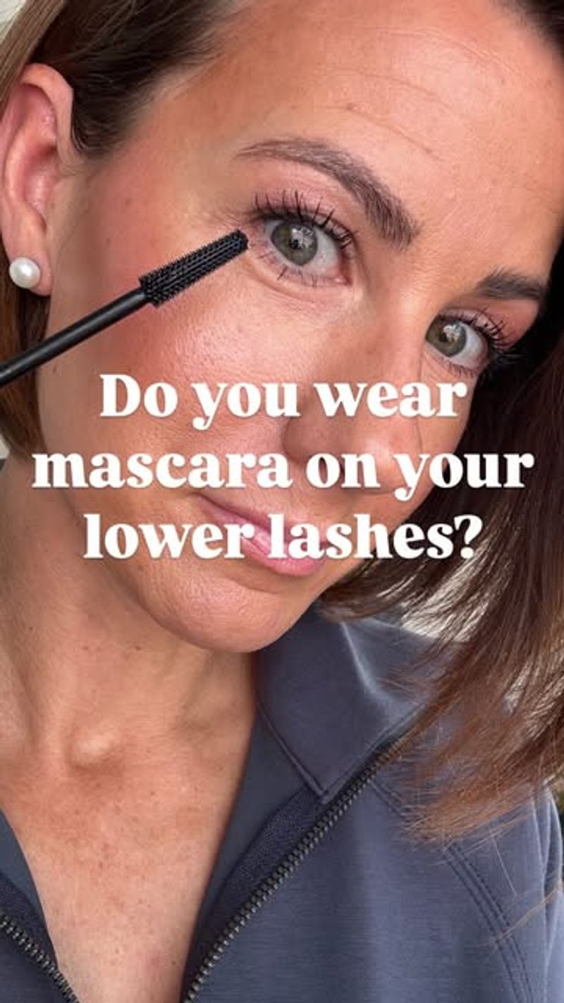 Applying Mascara to Lower Lashes