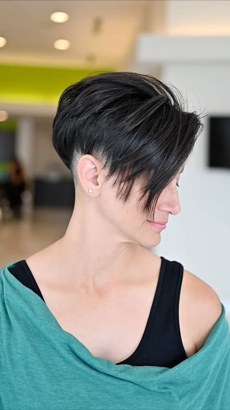 Corte undercut assimétrico Pixie