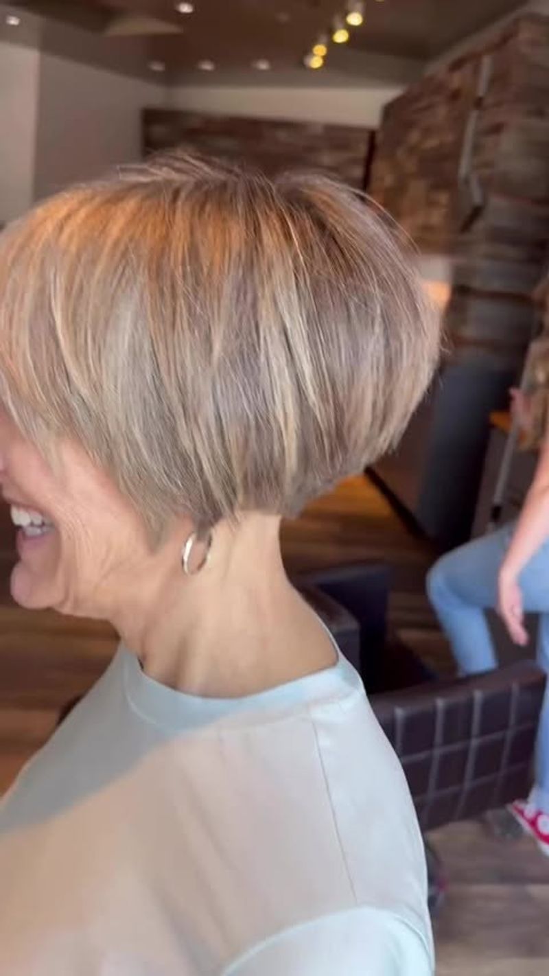 Coupe blonde Pixie