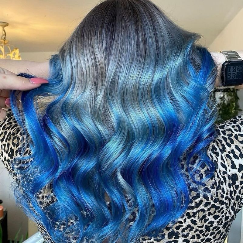 Bold Color Waves