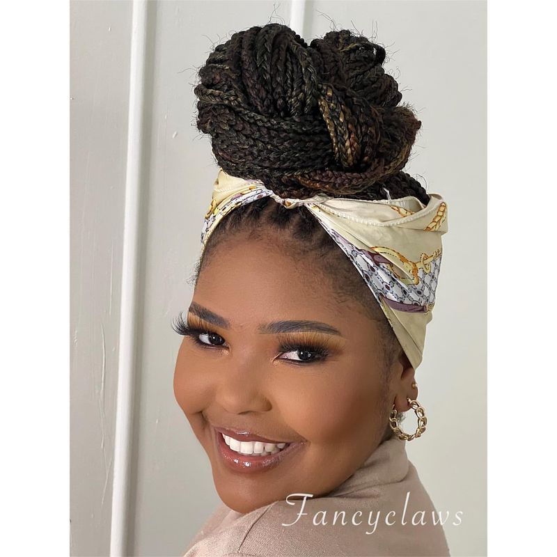 Box Braids com uma fita para a cabeça