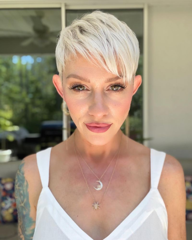 Pixie haché avec sous-coupe