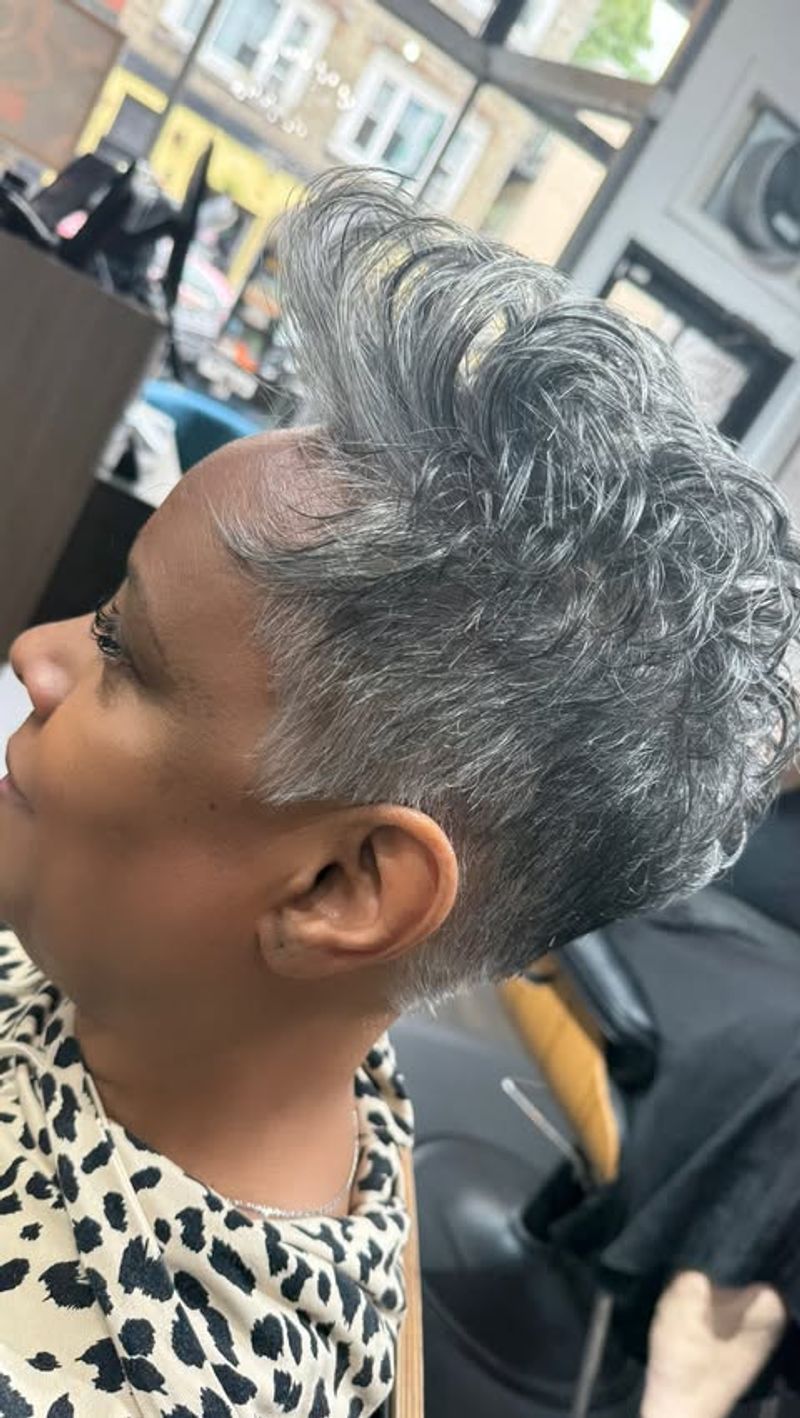 Mohawk Pixie audacieux