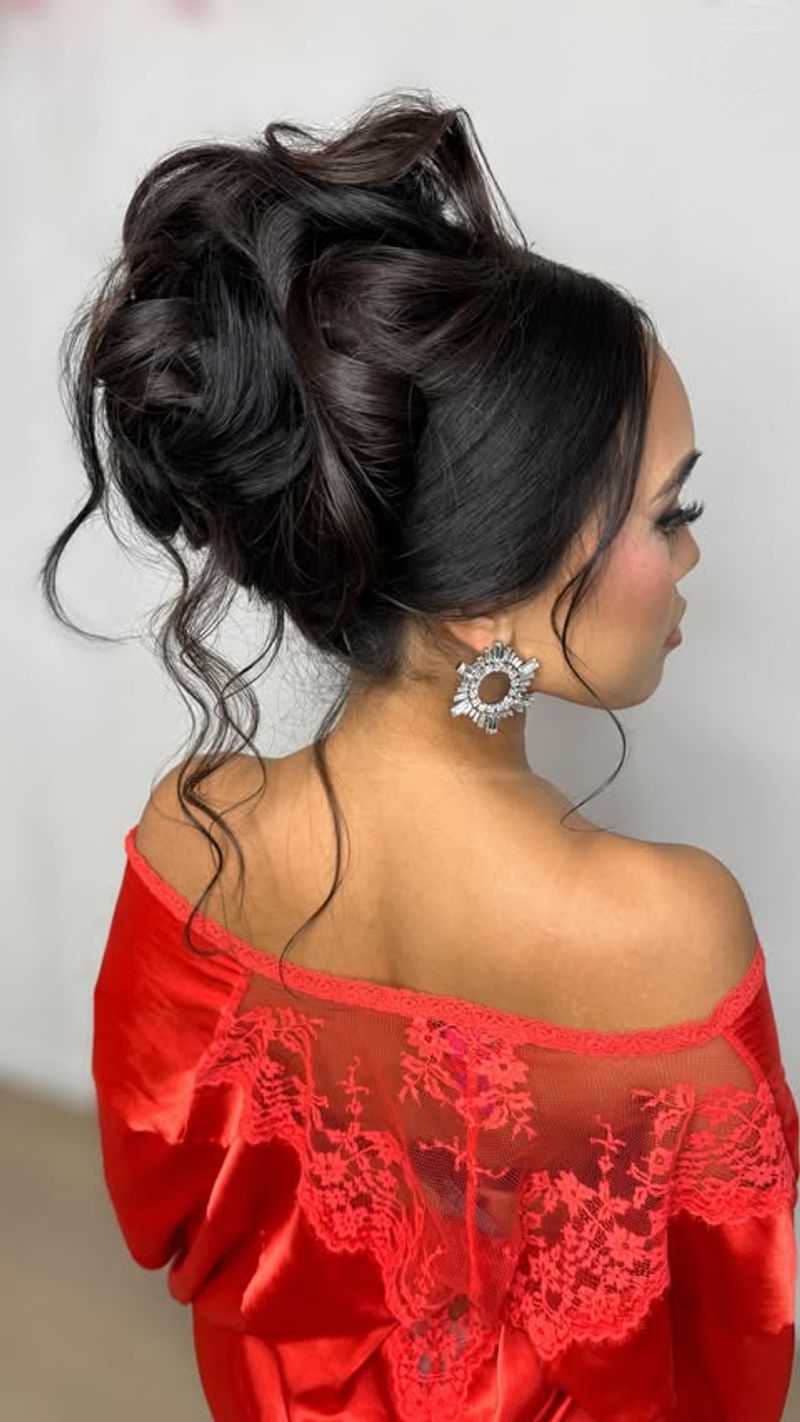 Elegante recogido con ondas