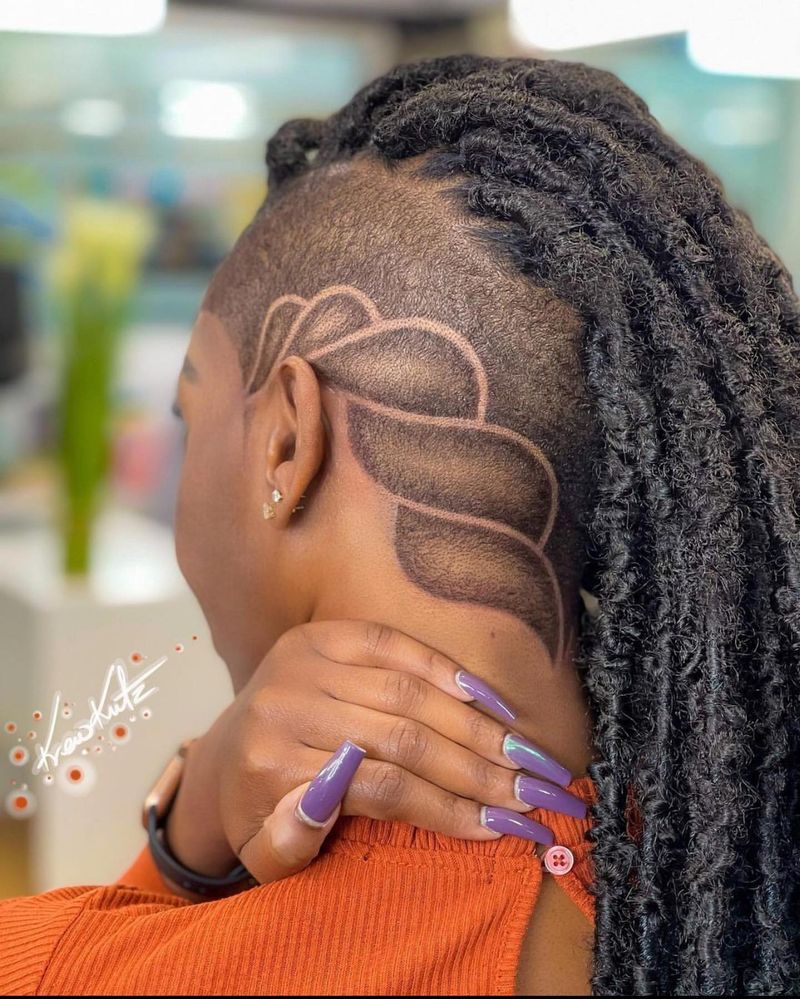 Faux Locs com corte inferior