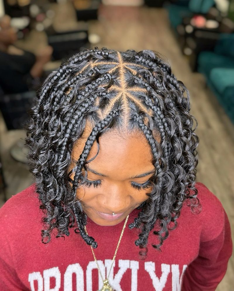 Tresses ghanéennes avec rasage unique