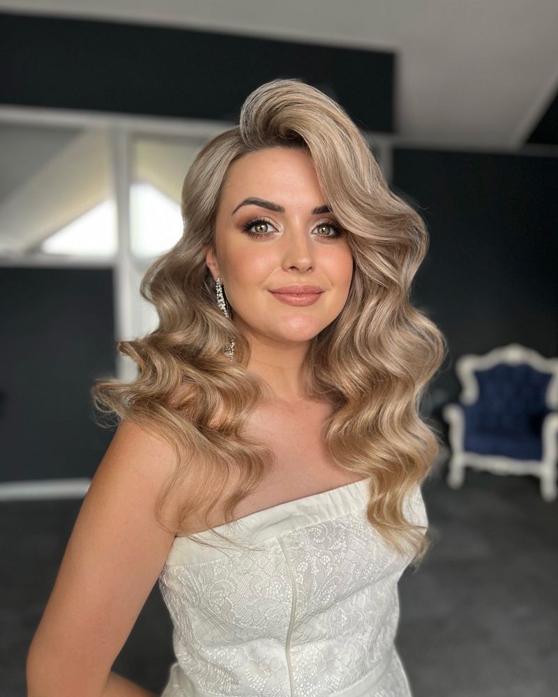 Glamorous Hollywood Curls