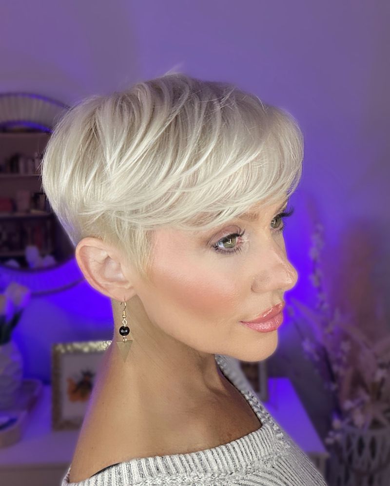 Coupe Pixie avec undercut