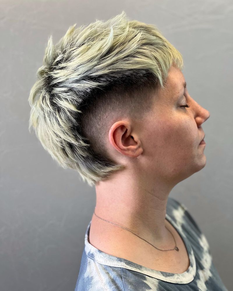 Pixie Undercut avec Mohawk