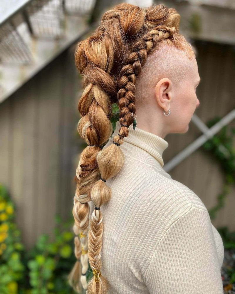 Trenzas de cuerda con afeitado asimétrico