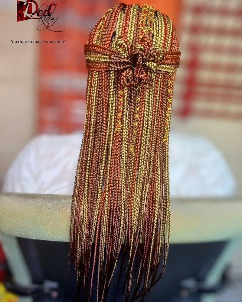 Box Braids vermelho rubi com conchas