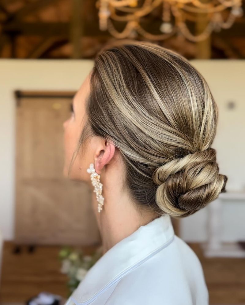 Coiffure lissée avec du volume