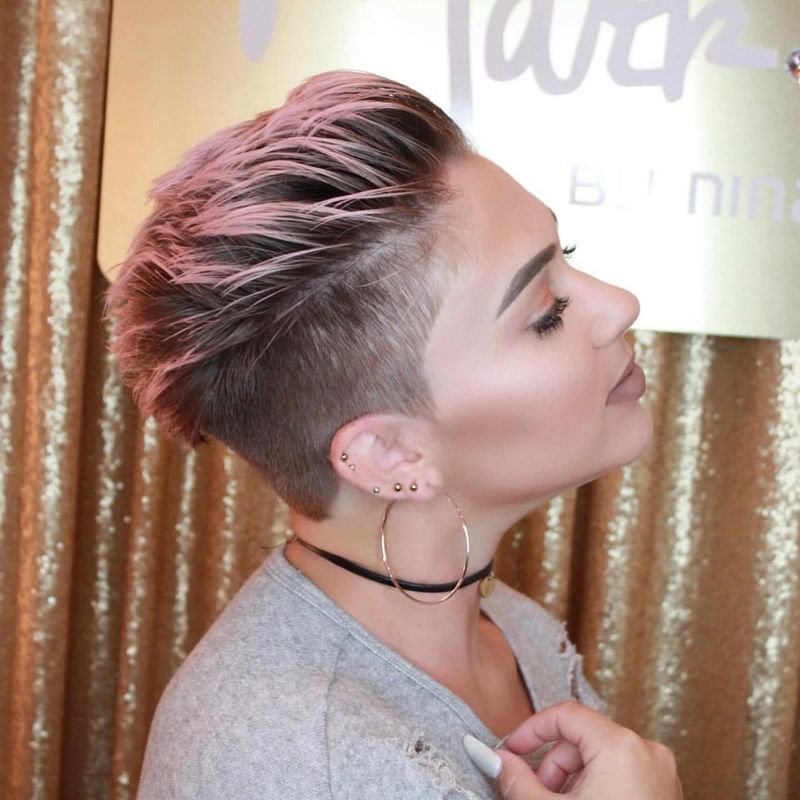 Pixie Undercut avec pointes plongeantes